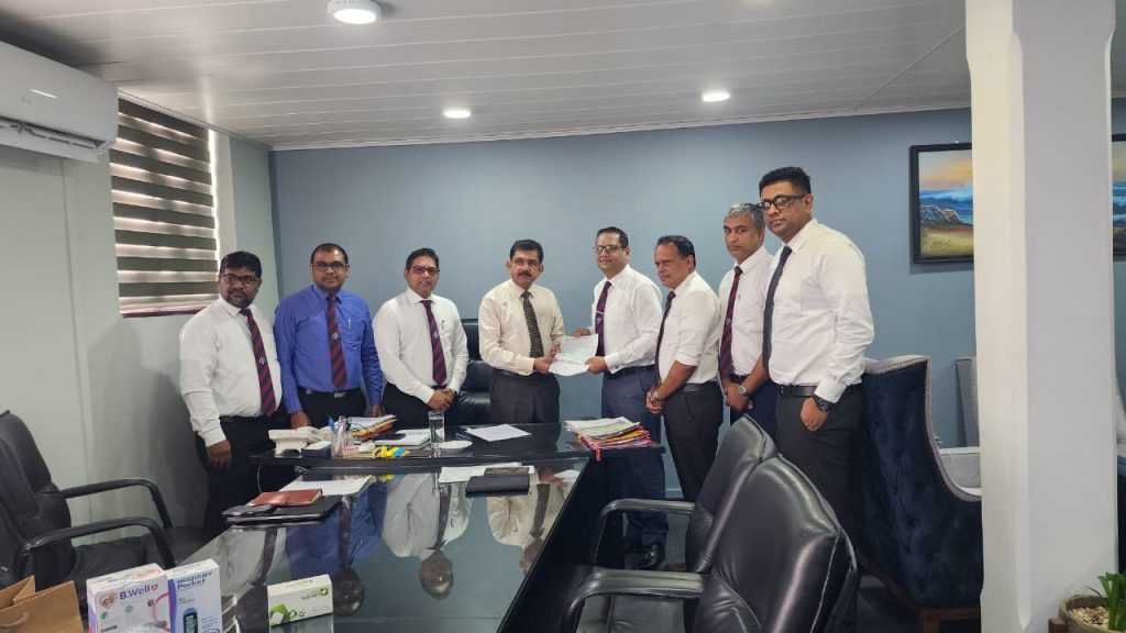 ආපඳාවට ලක්වූ ජනතාවගේ සුව සෙත නැංවීමට ශ්‍රී ලංකා වෛද්‍ය උපකරණ කර්මාන්ත මණ්ඩලයෙන් රුපියල් මිලියන 7.5 ක පරිත්‍යාගයක්